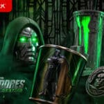 Imagem promocional da Cinemark com personagem de aparência robótica, tema Vingadores: Doutor Destino e luz verde